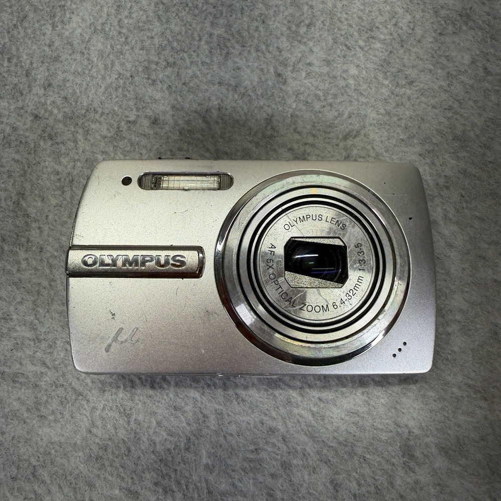 Olympus Stylus U840 Digital Camera Silver 8MP HyperCrystal LCD